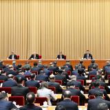 发展社区支持的居家养老，扩大普惠养老服务